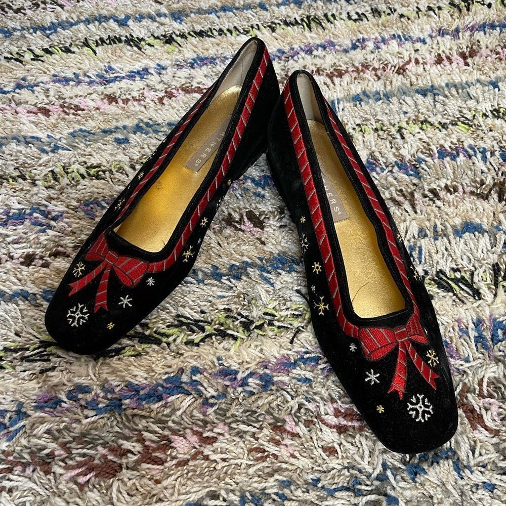 Vintage Christmas almond toe flats